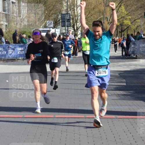 12.04.2026 - 45. Internationalen Wilhelmsburger Insellauf Strokosch-Dieckow http://msf.ph/oto/9456046 12.04.2026 10:45:30 Ziel 2899, 4785, 3566 meine-sportfotos.de