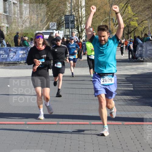 12.04.2026 - 45. Internationalen Wilhelmsburger Insellauf Strokosch-Dieckow http://msf.ph/oto/9456049 12.04.2026 10:45:30 Ziel 2899, 4785, 3566 meine-sportfotos.de