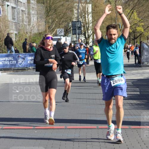 12.04.2026 - 45. Internationalen Wilhelmsburger Insellauf Strokosch-Dieckow http://msf.ph/oto/9456057 12.04.2026 10:45:30 Ziel 2899, 4785, 3566 meine-sportfotos.de