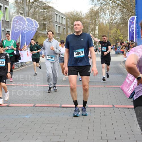 12.04.2026 - 45. Internationalen Wilhelmsburger Insellauf Strokosch-Dieckow http://msf.ph/oto/9456066 12.04.2026 13:03:33 Ziel 3062, 4413, 4523 meine-sportfotos.de