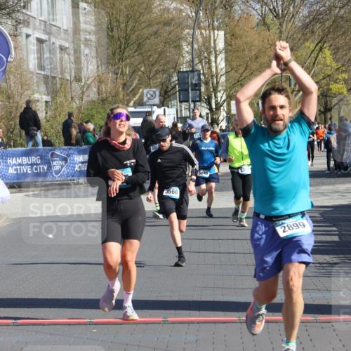 12.04.2026 - 45. Internationalen Wilhelmsburger Insellauf Strokosch-Dieckow http://msf.ph/oto/9456067 12.04.2026 10:45:30 Ziel 2899, 4785, 3566 meine-sportfotos.de