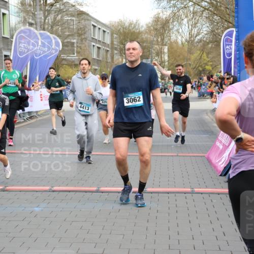 12.04.2026 - 45. Internationalen Wilhelmsburger Insellauf Strokosch-Dieckow http://msf.ph/oto/9456072 12.04.2026 13:03:33 Ziel 3062, 4413, 4523 meine-sportfotos.de