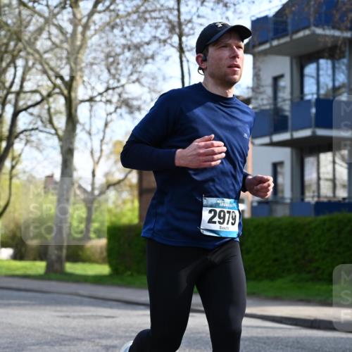 12.04.2026 - 45. Internationalen Wilhelmsburger Insellauf J. Mangold http://msf.ph/oto/9456080 12.04.2026 10:28:36 Ziel 3904, 4994, 4831, 3141, 4883, 2979, 3585, 4154, 3473, 4075, 4144, 5316, 3514, 2793, 2793, 3777, 4979, 4087, 3735 meine-sportfotos.de