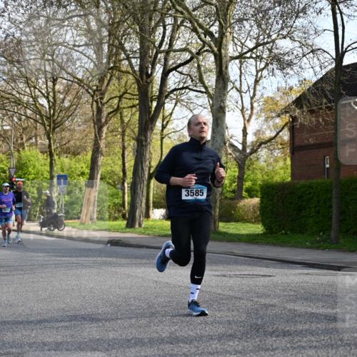 12.04.2026 - 45. Internationalen Wilhelmsburger Insellauf J. Mangold http://msf.ph/oto/9456083 12.04.2026 10:28:38 Ziel 3904, 4994, 4831, 3141, 4883, 2979, 3585, 4154, 3473, 4075, 4144, 5316, 3514, 2793, 3777, 4979, 4087, 3735 meine-sportfotos.de