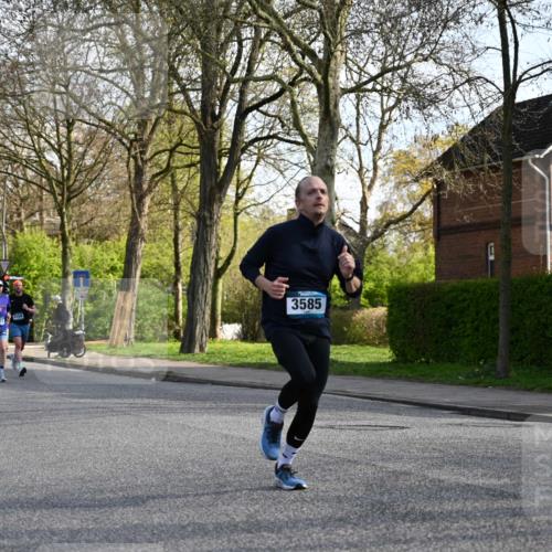 12.04.2026 - 45. Internationalen Wilhelmsburger Insellauf J. Mangold http://msf.ph/oto/9456084 12.04.2026 10:28:38 Ziel 3904, 4994, 4831, 3141, 4883, 2979, 3585, 4154, 3473, 4075, 4144, 5316, 3514, 2793, 3777, 4979, 4087, 3735 meine-sportfotos.de