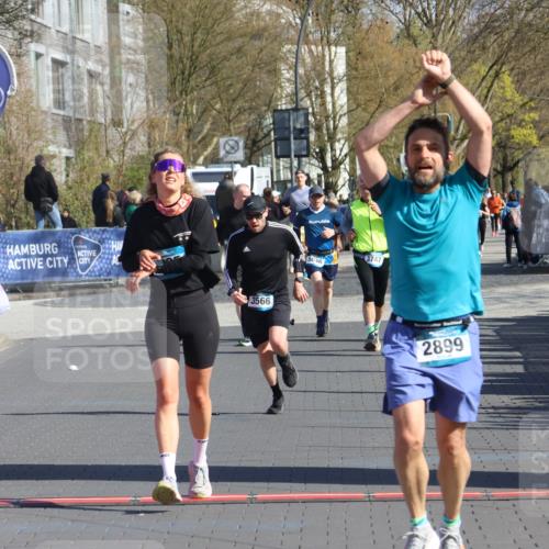 12.04.2026 - 45. Internationalen Wilhelmsburger Insellauf Strokosch-Dieckow http://msf.ph/oto/9456085 12.04.2026 10:45:30 Ziel 2899, 4785, 3566 meine-sportfotos.de