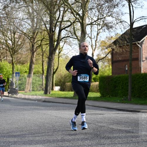 12.04.2026 - 45. Internationalen Wilhelmsburger Insellauf J. Mangold http://msf.ph/oto/9456086 12.04.2026 10:28:38 Ziel 3904, 4994, 4831, 3141, 4883, 2979, 3585, 4154, 3473, 4075, 4144, 5316, 3514, 2793, 3777, 4979, 4087, 3735 meine-sportfotos.de
