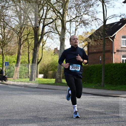 12.04.2026 - 45. Internationalen Wilhelmsburger Insellauf J. Mangold http://msf.ph/oto/9456089 12.04.2026 10:28:38 Ziel 3904, 4994, 4831, 3141, 4883, 2979, 3585, 4154, 3473, 4075, 4144, 5316, 3514, 2793, 3777, 4979, 4087, 3735 meine-sportfotos.de