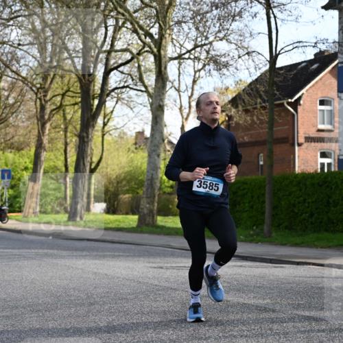 12.04.2026 - 45. Internationalen Wilhelmsburger Insellauf J. Mangold http://msf.ph/oto/9456090 12.04.2026 10:28:38 Ziel 3904, 4994, 4831, 3141, 4883, 2979, 3585, 4154, 3473, 4075, 4144, 5316, 3514, 2793, 3777, 4979, 4087, 3735 meine-sportfotos.de