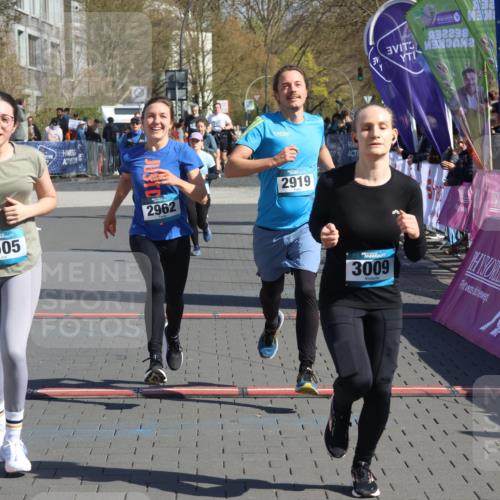 12.04.2026 - 45. Internationalen Wilhelmsburger Insellauf Strokosch-Dieckow http://msf.ph/oto/9456104 12.04.2026 11:02:47 Ziel 2985, 3505, 3009, 2962, 2919 meine-sportfotos.de