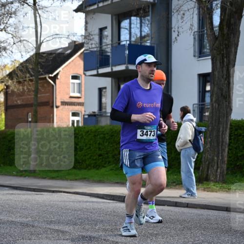 12.04.2026 - 45. Internationalen Wilhelmsburger Insellauf J. Mangold http://msf.ph/oto/9456106 12.04.2026 10:28:44 Ziel 2979, 3585, 4154, 3473, 4075, 4144, 5316, 3514, 3514, 2793, 3777, 4979, 4087, 3735, 3778, 4975 meine-sportfotos.de
