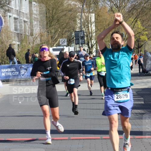 12.04.2026 - 45. Internationalen Wilhelmsburger Insellauf Strokosch-Dieckow http://msf.ph/oto/9456107 12.04.2026 10:45:31 Ziel 2899, 4785, 3566 meine-sportfotos.de