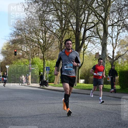 12.04.2026 - 45. Internationalen Wilhelmsburger Insellauf J. Mangold http://msf.ph/oto/9456109 12.04.2026 10:28:45 Ziel 2979, 3585, 4154, 3473, 4075, 4144, 5316, 3514, 2793, 3777, 4979, 4087, 3735, 3778, 4975 meine-sportfotos.de