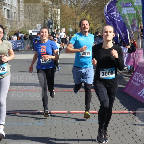 12.04.2026 - 45. Internationalen Wilhelmsburger Insellauf Strokosch-Dieckow http://msf.ph/oto/9456112 12.04.2026 11:02:47 Ziel 2985, 3505, 3009, 2962, 2919 meine-sportfotos.de