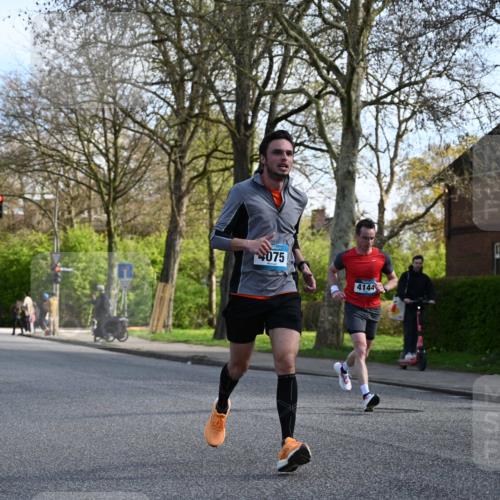 12.04.2026 - 45. Internationalen Wilhelmsburger Insellauf J. Mangold http://msf.ph/oto/9456114 12.04.2026 10:28:45 Ziel 2979, 3585, 4154, 3473, 4075, 4144, 5316, 3514, 2793, 3777, 4979, 4087, 3735, 3778, 4975 meine-sportfotos.de