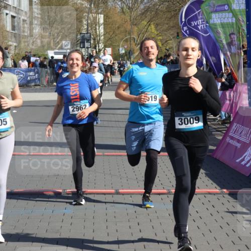 12.04.2026 - 45. Internationalen Wilhelmsburger Insellauf Strokosch-Dieckow http://msf.ph/oto/9456122 12.04.2026 11:02:47 Ziel 2985, 3505, 3009, 2962, 2919 meine-sportfotos.de