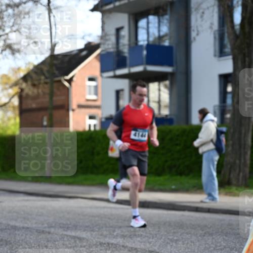 12.04.2026 - 45. Internationalen Wilhelmsburger Insellauf J. Mangold http://msf.ph/oto/9456124 12.04.2026 10:28:47 Ziel 2979, 3585, 4154, 3473, 4075, 4144, 5316, 3514, 2793, 3777, 4979, 4087, 3735, 3778, 4975 meine-sportfotos.de