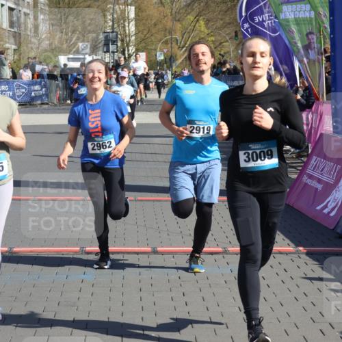 12.04.2026 - 45. Internationalen Wilhelmsburger Insellauf Strokosch-Dieckow http://msf.ph/oto/9456129 12.04.2026 11:02:47 Ziel 2985, 3505, 3009, 2962, 2919 meine-sportfotos.de