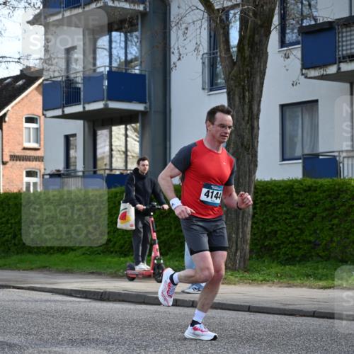 12.04.2026 - 45. Internationalen Wilhelmsburger Insellauf J. Mangold http://msf.ph/oto/9456132 12.04.2026 10:28:47 Ziel 2979, 3585, 4154, 3473, 4075, 4144, 5316, 3514, 2793, 3777, 4979, 4087, 3735, 3778, 4975 meine-sportfotos.de