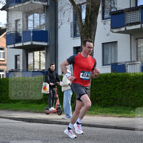 12.04.2026 - 45. Internationalen Wilhelmsburger Insellauf J. Mangold http://msf.ph/oto/9456133 12.04.2026 10:28:47 Ziel 2979, 3585, 4154, 3473, 4075, 4144, 5316, 3514, 2793, 3777, 4979, 4087, 3735, 3778, 4975 meine-sportfotos.de