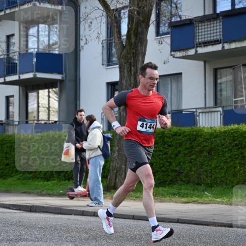 12.04.2026 - 45. Internationalen Wilhelmsburger Insellauf J. Mangold http://msf.ph/oto/9456134 12.04.2026 10:28:47 Ziel 2979, 3585, 4154, 3473, 4075, 4144, 5316, 3514, 2793, 3777, 4979, 4087, 3735, 3778, 4975 meine-sportfotos.de
