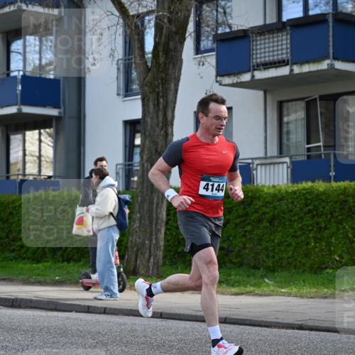 12.04.2026 - 45. Internationalen Wilhelmsburger Insellauf J. Mangold http://msf.ph/oto/9456135 12.04.2026 10:28:47 Ziel 2979, 3585, 4154, 3473, 4075, 4144, 5316, 3514, 2793, 3777, 4979, 4087, 3735, 3778, 4975 meine-sportfotos.de