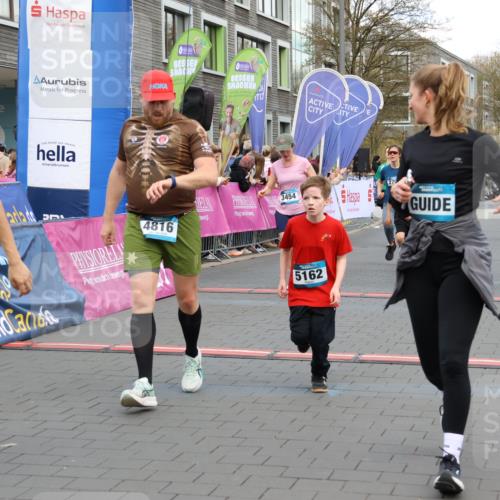12.04.2026 - 45. Internationalen Wilhelmsburger Insellauf Strokosch-Dieckow http://msf.ph/oto/9456139 12.04.2026 13:03:30 Ziel 4816, 5162 meine-sportfotos.de