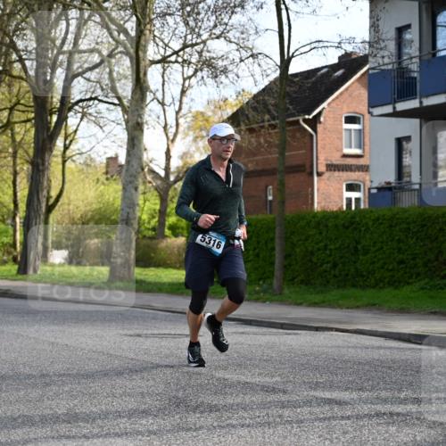 12.04.2026 - 45. Internationalen Wilhelmsburger Insellauf J. Mangold http://msf.ph/oto/9456140 12.04.2026 10:28:55 Ziel 4075, 4144, 5316, 3514, 2793, 3777, 4979, 4087, 3735, 3778, 4975, 4027, 5804, 3355 meine-sportfotos.de