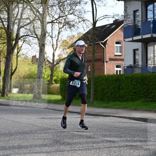 12.04.2026 - 45. Internationalen Wilhelmsburger Insellauf J. Mangold http://msf.ph/oto/9456141 12.04.2026 10:28:55 Ziel 4075, 4144, 5316, 3514, 2793, 3777, 4979, 4087, 3735, 3778, 4975, 4027, 5804, 3355 meine-sportfotos.de