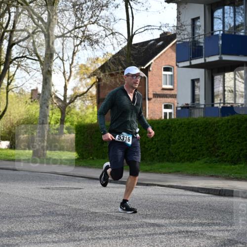 12.04.2026 - 45. Internationalen Wilhelmsburger Insellauf J. Mangold http://msf.ph/oto/9456143 12.04.2026 10:28:55 Ziel 4075, 4144, 5316, 3514, 2793, 3777, 4979, 4087, 3735, 3778, 4975, 4027, 5804, 3355 meine-sportfotos.de