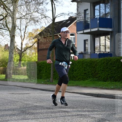 12.04.2026 - 45. Internationalen Wilhelmsburger Insellauf J. Mangold http://msf.ph/oto/9456145 12.04.2026 10:28:55 Ziel 4075, 4144, 5316, 3514, 2793, 3777, 4979, 4087, 3735, 3778, 4975, 4027, 5804, 3355 meine-sportfotos.de