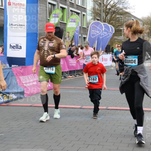 12.04.2026 - 45. Internationalen Wilhelmsburger Insellauf Strokosch-Dieckow http://msf.ph/oto/9456151 12.04.2026 13:03:30 Ziel 4816, 5162 meine-sportfotos.de