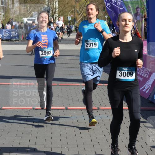 12.04.2026 - 45. Internationalen Wilhelmsburger Insellauf Strokosch-Dieckow http://msf.ph/oto/9456155 12.04.2026 11:02:48 Ziel 2985, 3505, 3009, 2962, 2919 meine-sportfotos.de