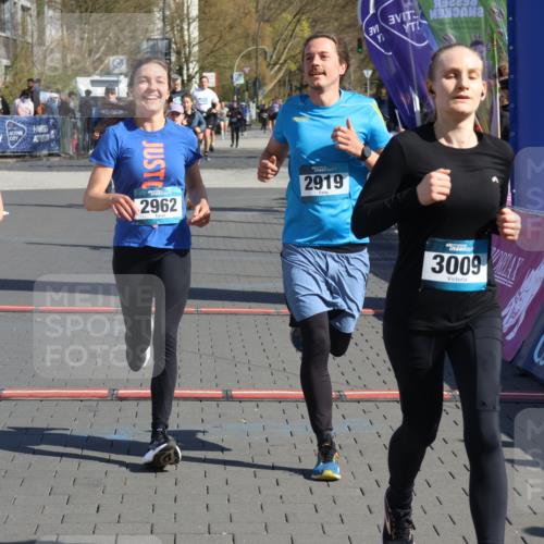 12.04.2026 - 45. Internationalen Wilhelmsburger Insellauf Strokosch-Dieckow http://msf.ph/oto/9456163 12.04.2026 11:02:48 Ziel 2985, 3505, 3009, 2962, 2919 meine-sportfotos.de