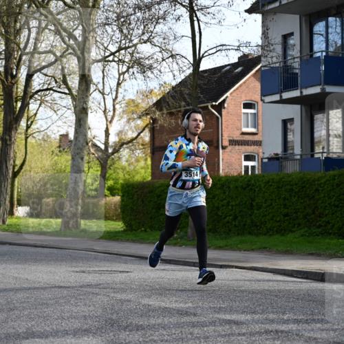 12.04.2026 - 45. Internationalen Wilhelmsburger Insellauf J. Mangold http://msf.ph/oto/9456167 12.04.2026 10:29:01 Ziel 5316, 3514, 2793, 3777, 4979, 4087, 3735, 3778, 4975, 4027, 5804, 3355, 4142, 2627 meine-sportfotos.de