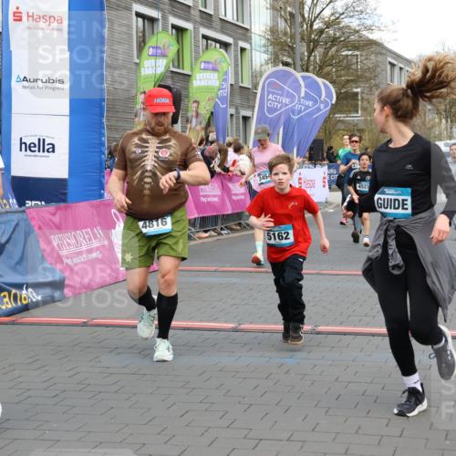 12.04.2026 - 45. Internationalen Wilhelmsburger Insellauf Strokosch-Dieckow http://msf.ph/oto/9456168 12.04.2026 13:03:30 Ziel 4816, 5162 meine-sportfotos.de
