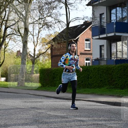 12.04.2026 - 45. Internationalen Wilhelmsburger Insellauf J. Mangold http://msf.ph/oto/9456169 12.04.2026 10:29:01 Ziel 5316, 3514, 2793, 3777, 4979, 4087, 3735, 3778, 4975, 4027, 5804, 3355, 4142, 2627 meine-sportfotos.de