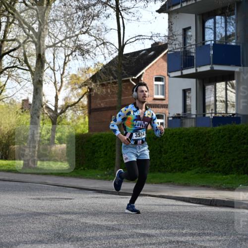 12.04.2026 - 45. Internationalen Wilhelmsburger Insellauf J. Mangold http://msf.ph/oto/9456170 12.04.2026 10:29:01 Ziel 5316, 3514, 2793, 3777, 4979, 4087, 3735, 3778, 4975, 4027, 5804, 3355, 4142, 2627 meine-sportfotos.de