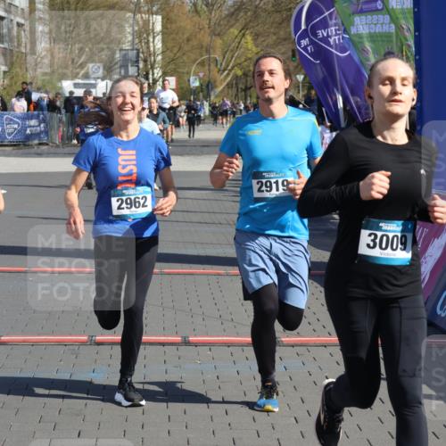 12.04.2026 - 45. Internationalen Wilhelmsburger Insellauf Strokosch-Dieckow http://msf.ph/oto/9456171 12.04.2026 11:02:48 Ziel 2985, 3505, 3009, 2962, 2919 meine-sportfotos.de
