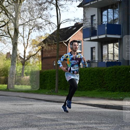 12.04.2026 - 45. Internationalen Wilhelmsburger Insellauf J. Mangold http://msf.ph/oto/9456172 12.04.2026 10:29:02 Ziel 5316, 3514, 2793, 3777, 4979, 4087, 3735, 3778, 4975, 4027, 5804, 3355, 4142, 2627 meine-sportfotos.de