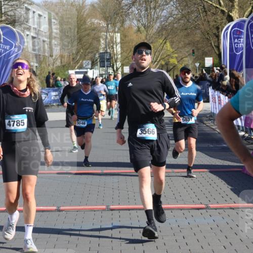 12.04.2026 - 45. Internationalen Wilhelmsburger Insellauf Strokosch-Dieckow http://msf.ph/oto/9456173 12.04.2026 10:45:35 Ziel 2899, 4785, 3566, 5037, 5046, 3747, 3054 meine-sportfotos.de