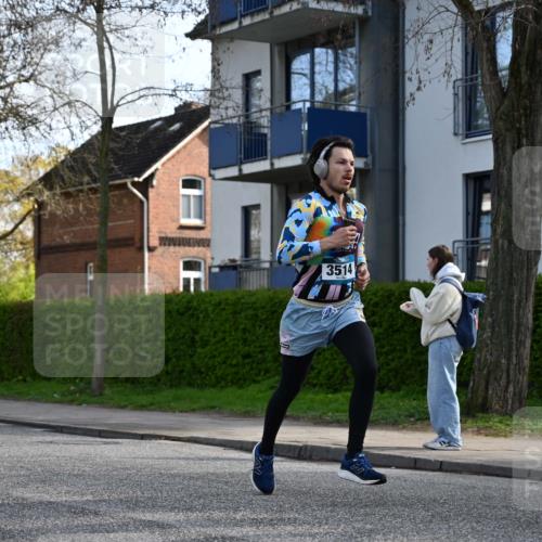 12.04.2026 - 45. Internationalen Wilhelmsburger Insellauf J. Mangold http://msf.ph/oto/9456179 12.04.2026 10:29:02 Ziel 5316, 3514, 2793, 3777, 4979, 4087, 3735, 3778, 4975, 4027, 5804, 3355, 4142, 2627 meine-sportfotos.de