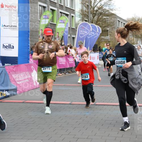 12.04.2026 - 45. Internationalen Wilhelmsburger Insellauf Strokosch-Dieckow http://msf.ph/oto/9456180 12.04.2026 13:03:30 Ziel 4816, 5162 meine-sportfotos.de