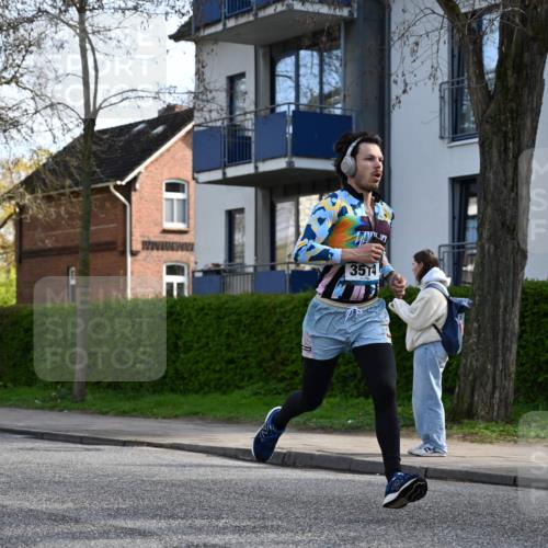 12.04.2026 - 45. Internationalen Wilhelmsburger Insellauf J. Mangold http://msf.ph/oto/9456181 12.04.2026 10:29:02 Ziel 5316, 3514, 2793, 3777, 4979, 4087, 3735, 3778, 4975, 4027, 5804, 3355, 4142, 2627 meine-sportfotos.de