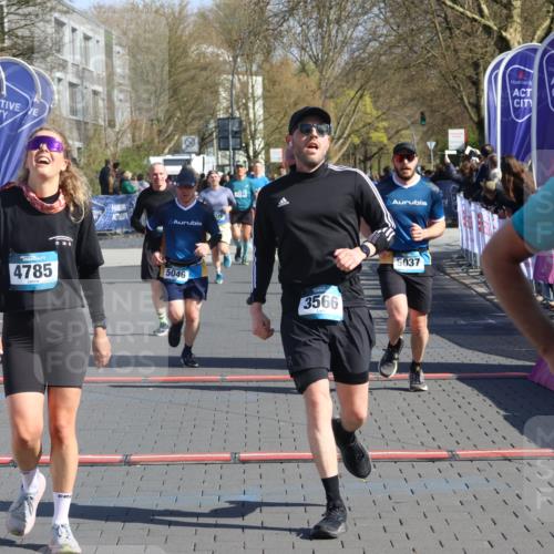12.04.2026 - 45. Internationalen Wilhelmsburger Insellauf Strokosch-Dieckow http://msf.ph/oto/9456182 12.04.2026 10:45:35 Ziel 2899, 4785, 3566, 5037, 5046, 3747, 3054 meine-sportfotos.de