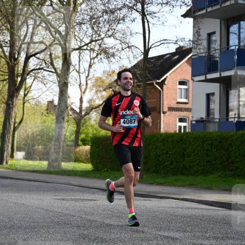 12.04.2026 - 45. Internationalen Wilhelmsburger Insellauf J. Mangold http://msf.ph/oto/9456183 12.04.2026 10:29:05 Ziel 5316, 3514, 2793, 3777, 4979, 4087, 3735, 3778, 4975, 4027, 5804, 3355, 4142, 2627 meine-sportfotos.de