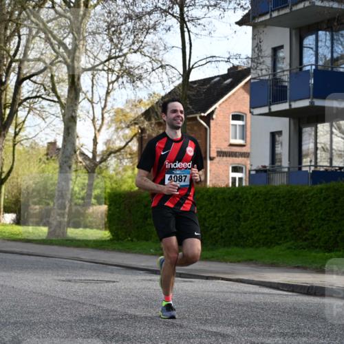 12.04.2026 - 45. Internationalen Wilhelmsburger Insellauf J. Mangold http://msf.ph/oto/9456184 12.04.2026 10:29:05 Ziel 5316, 3514, 2793, 3777, 4979, 4087, 3735, 3778, 4975, 4027, 5804, 3355, 4142, 2627 meine-sportfotos.de