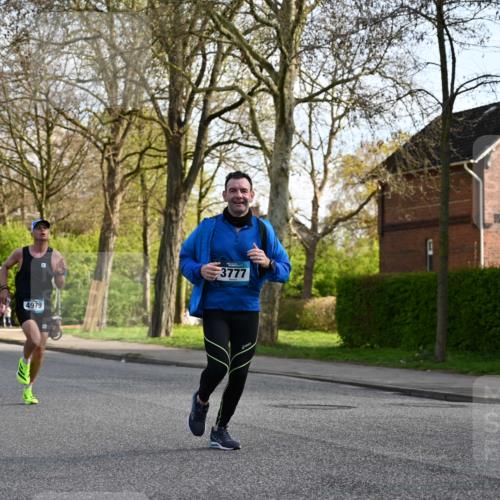 12.04.2026 - 45. Internationalen Wilhelmsburger Insellauf J. Mangold http://msf.ph/oto/9456195 12.04.2026 10:29:07 Ziel 3514, 2793, 3777, 4979, 4087, 3735, 3778, 4975, 4027, 5804, 3355, 4142, 2627, 3542 meine-sportfotos.de