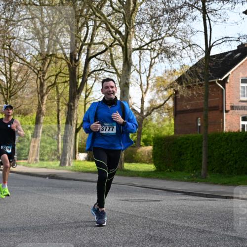 12.04.2026 - 45. Internationalen Wilhelmsburger Insellauf J. Mangold http://msf.ph/oto/9456196 12.04.2026 10:29:07 Ziel 3514, 2793, 3777, 4979, 4087, 3735, 3778, 4975, 4027, 5804, 3355, 4142, 2627, 3542 meine-sportfotos.de