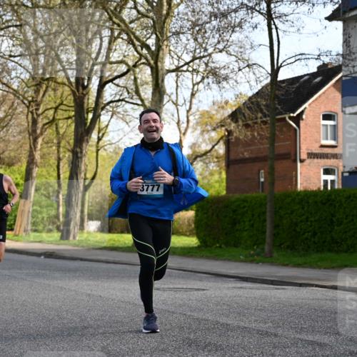 12.04.2026 - 45. Internationalen Wilhelmsburger Insellauf J. Mangold http://msf.ph/oto/9456200 12.04.2026 10:29:07 Ziel 3514, 2793, 3777, 4979, 4087, 3735, 3778, 4975, 4027, 5804, 3355, 4142, 2627, 3542 meine-sportfotos.de